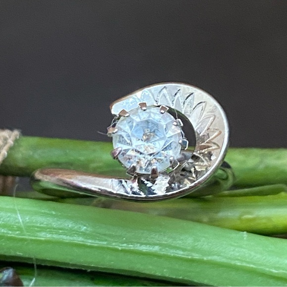 Silver-tone Clear CZ Stone Swirl Ring Size 6 - Picture 3 of 15